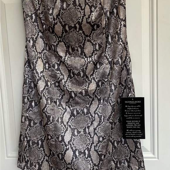 Hugo Buscati Dresses & Skirts - Victoria’s Secret London sexy dress by Hugo Buscati Snake skin pattern. Size 10